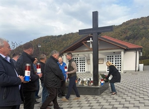 U Petrovskom uoči Svih svetih odana počast preminulim mještanima, braniteljima i bivšim načelnicima