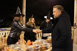 Tradicionalnu humanitarnu prodaju kolača podržao i župan Golubić, skupljena sredstva za pomoć učenicima slabijeg imovinskog stanja