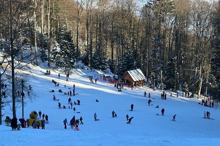 Zagrepčani pohrlili na Sljeme: Pet puta veći interes za besplatnu žičaru u odnosu na redovan vikend