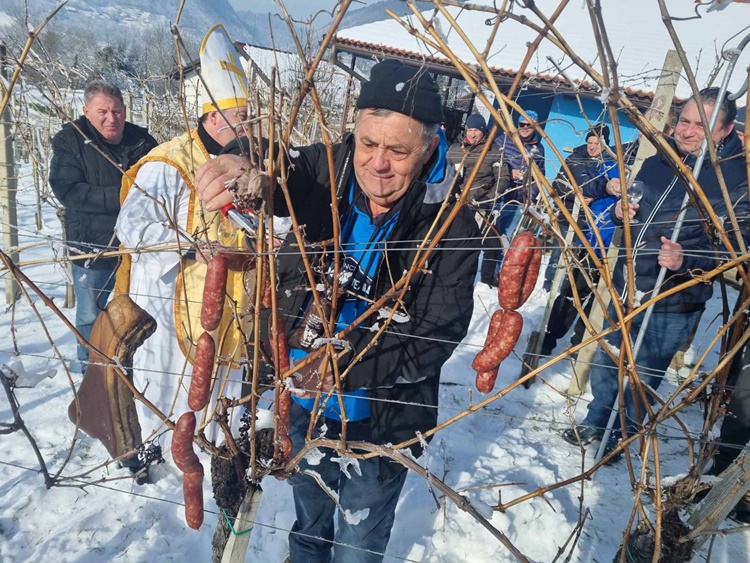 Obilježeno Vincekovo u Klanjcu:„Dok na dan svetog Vinka sunce jako peče, u bačvama obilno vino poteče”; na proslavi i župan Kolar i gradonačelnik Brlek