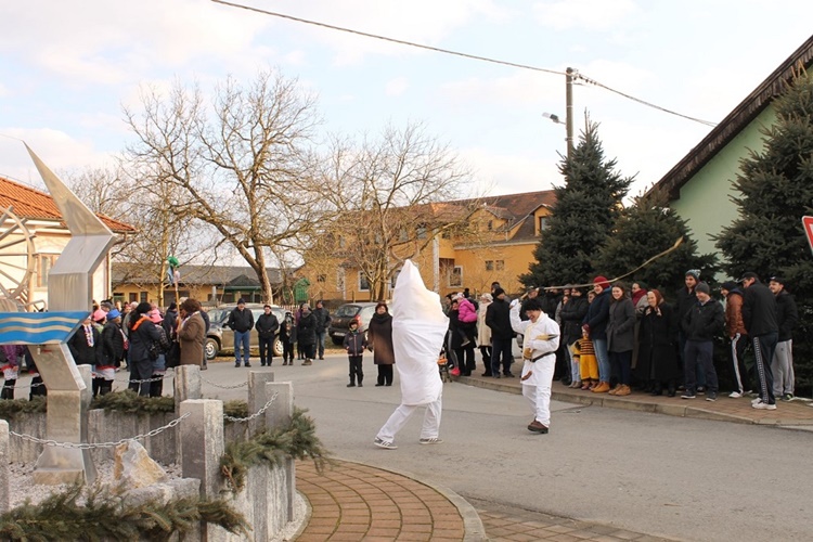 FAŠNIČKI OBIČAJI U MEĐIMURJU Pikači, lafre i čaplje teraju zimu, a gda žene idu po kvasa, muškarci nemaju pristup!