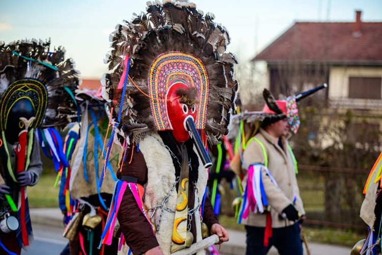 Fašničko ludilo u Petrijancu: ulicama prošle maskirane grupe iz susjednih županija i Slovenije