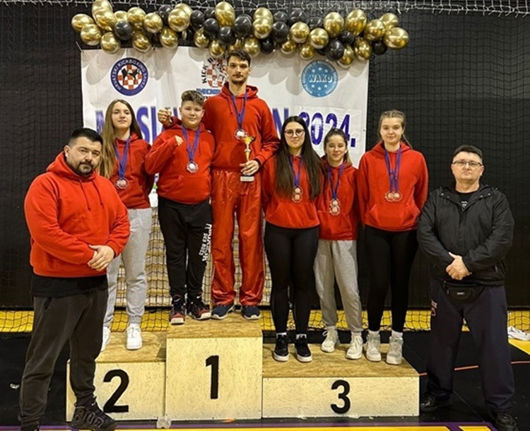 „Zmajevi“ iz Bedekovčine na Međunarodnom kickboxing kupu osvojili  sedam zlata, dva srebra i tri bronce, Daniel Car proglašen najboljim borcem