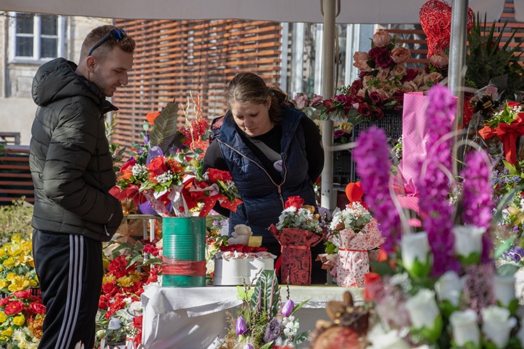 FOTO Sve je u znaku ljubavi, Varaždinci pohrlili kupiti cvijeće