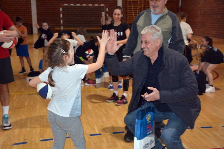 VRIJEDNA DONACIJA Općina Donja Dubrava donirala sportsku opremu KK „Dubravčan“