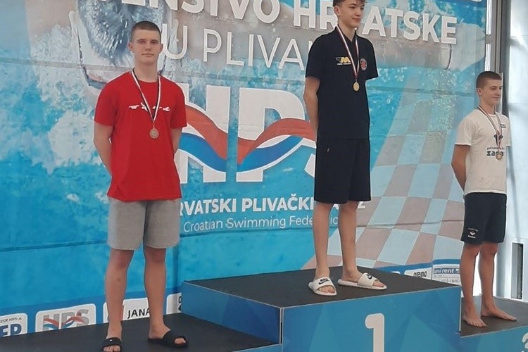 Plivač Baroka Karlo Petek osvojio srebrnu medalju na Zimskom prvenstvu Hrvatske za kadete