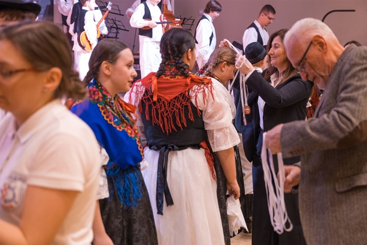 U Loboru održana 28. Smotra dječjeg folklora Krapinsko-zagorske županije - Načelnica Jembrih: Bilo je predivno gledati djecu koja njeguju našu baštinu i kulturu, čuvaju našu povijest