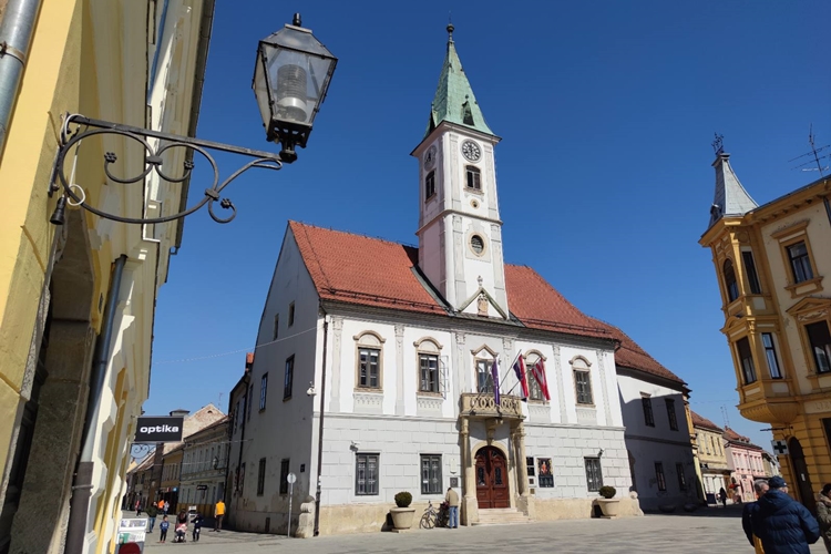 Uredi Gradske uprave Grada Varaždina vraćaju se u Gradsku vijećnicu