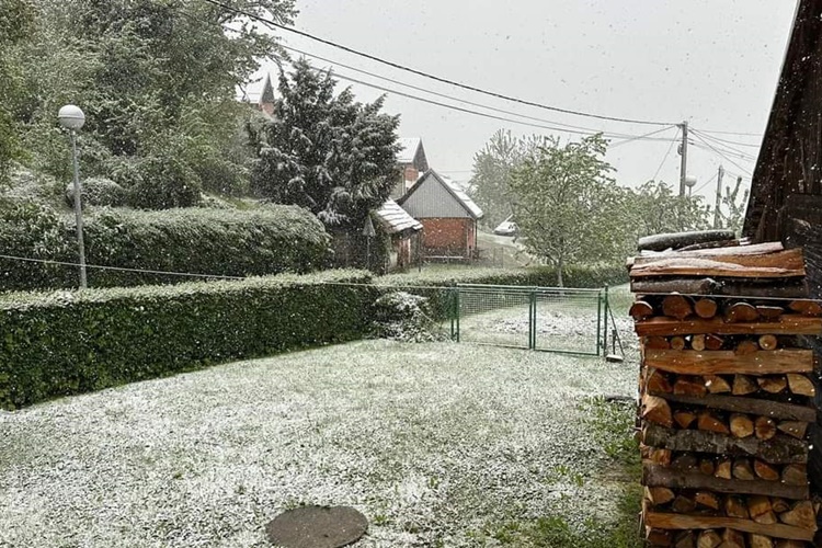 U Zagorju i na varaždinskom području pada snijeg! A jučer smo bili u kratkim rukavima!