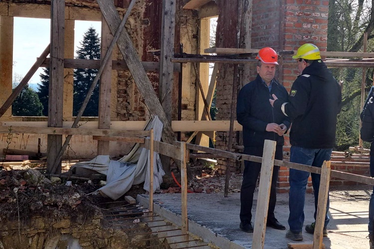 Radovi na dvorcu Opeka u punom su jeku – obiđite gradilište u društvu župana Stričaka