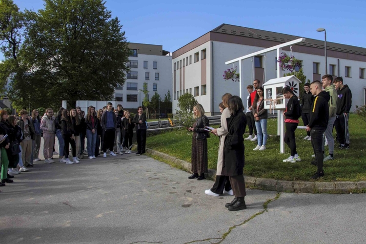 Još jedna Mala slobodna knjižnica otvorena u dvorištu Srednje škole Ivanec