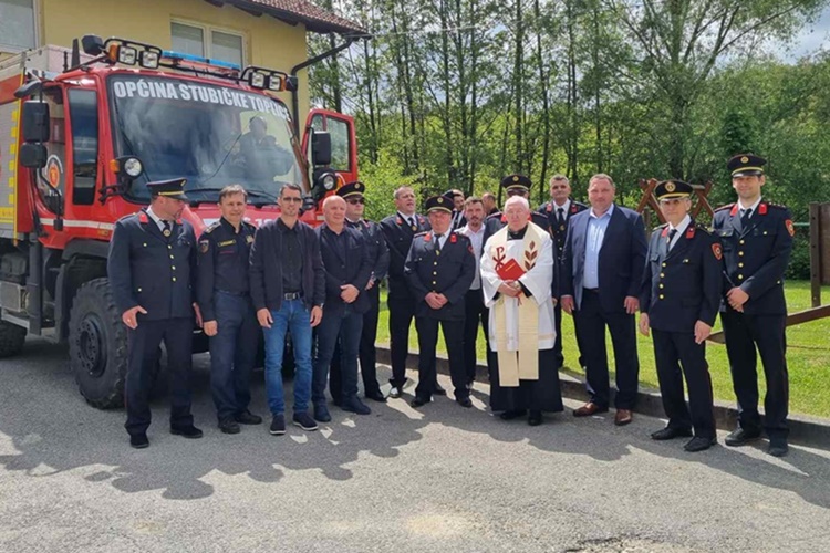 Velik dan za DVD Pila: Vatrogascima predano i blagoslovljeno novo vatrogasno vozilo, vrijedno 150 tisuća eura