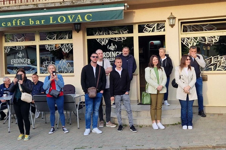 Tradicionalnom budnicom i podjelom graha u Loboru obilježen Međunarodni praznik rada