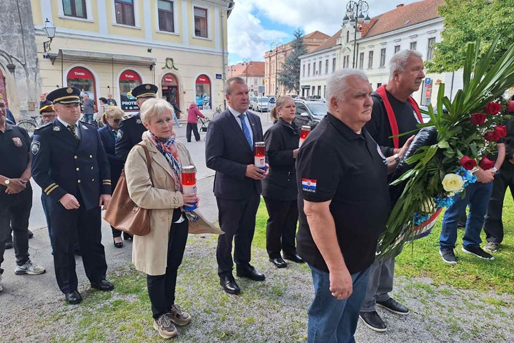 Komemoracija u znak sjećanja na poginule policajce u Borovu Selu 1991. godine, župan Stričak: Dugujemo im vječnu zahvalnost