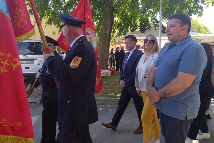 Proslava Dana općine Mali Bukovec nastavljena tradicionalnom svetom misom i povorkom vatrogasaca – Načelnik Marković: Vatrogasci su nam jedina snaga koja nas štiti od ugroza