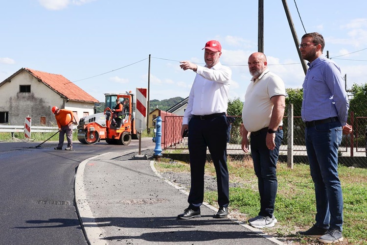 Župan Kolar i načelnik Ban obišli radove na cesti Bedekovčina- Lug Orehovički