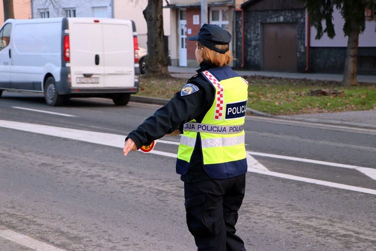 Mladi motociklist u Varaždinu „naletio” na policiju – evo zašto je zaradio prekršajnu prijavu