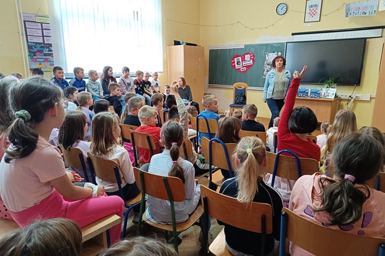 KONRADOVA PRODAVAONICA PTICA' - Nena Lončar s pravšićima i drugašićima OŠ Ljudevit Gaj Krapina i područnim školama Lepajci i Donja Šemnica