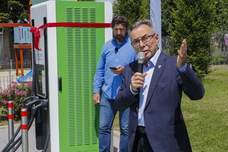 Ivanec dobio najsnažniji hub za punjenje električnih vozila na sjeveru Hrvatske - postavljene prve dvije super brze punionice