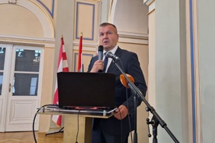 Čestitke organizatorima znanstvenog skupa o kajkavskoj pismenosti u varaždinskom HNK-u uputio i župan Stričak