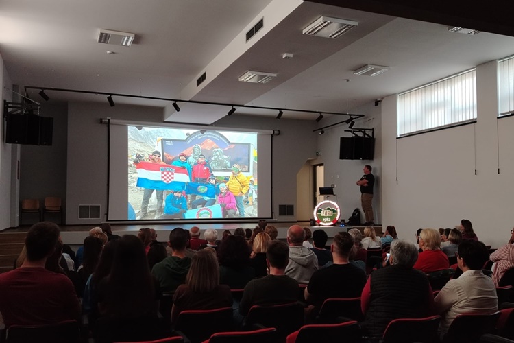 Tomislav Zrinski u KiTIC-u održao zanimljivo predavanje o ekspediciji na Everest Base Camp