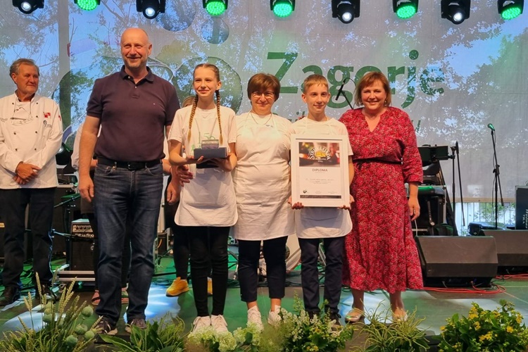 ŠTRUKLIJADA Bedekovčanskim jezerima širio se privlačan miris štrukli, a najbolju deliciju spremili su najmlađi – učenici OŠ Brestovec Orehovički!