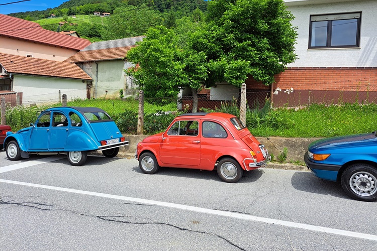 OLDTIMERI OKUPIRALI KLANJEČKI TRG!