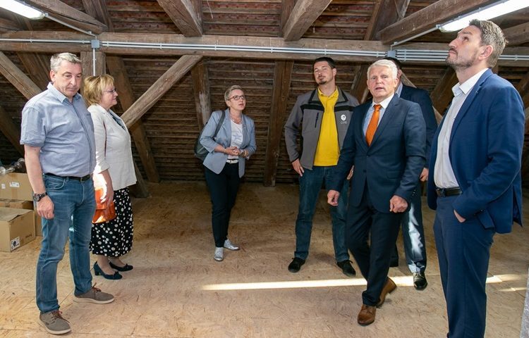 Potpredsjednik Vlade Štromar posjetio Općinu Sračinec i pohvalio radove na općinskoj zgradi