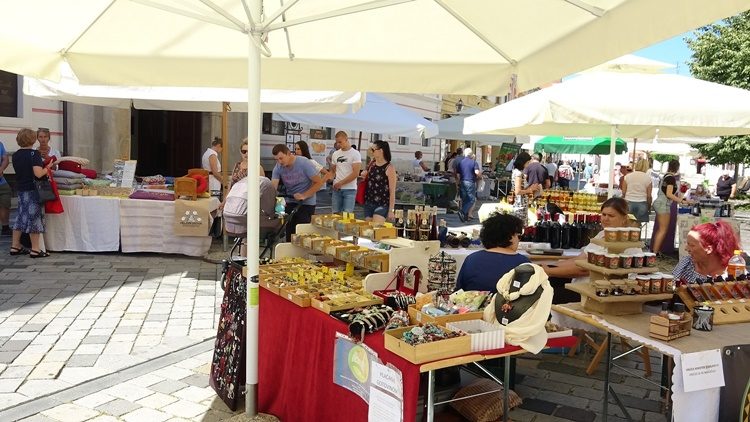 Drugi Županijski plac okupio 25 proizvođača i brojne građane na Franjevačkom trgu
