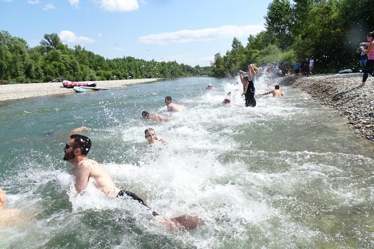 FOTO „Drava jump” na Cirkovečkoj – hrabrim skakačima nije smetala ni hladna voda