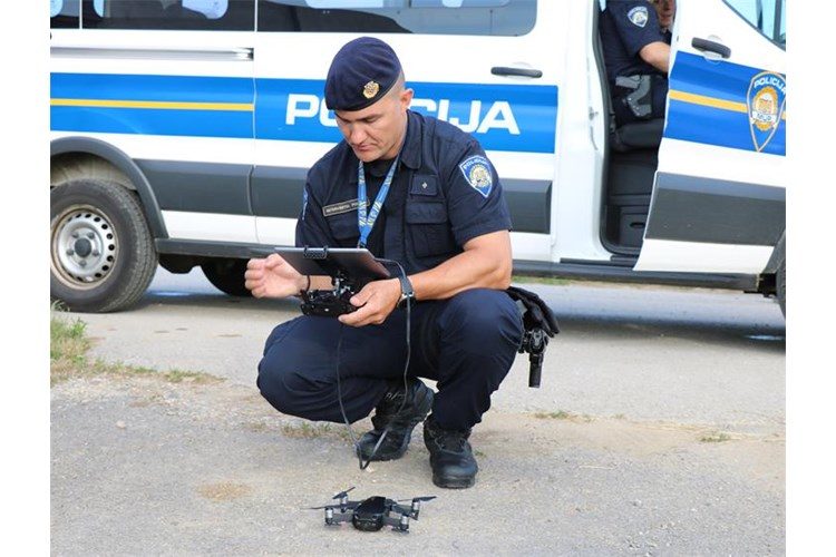 I POLICIJA KORISTI NOVE TEHNOLOGIJE Dronom u borbu protiv krađa s poljoprivrednih površina
