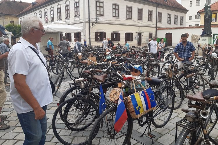Evo kako u Zagrebu planiraju riješiti problem nepropisno ostavljenih bicikala….