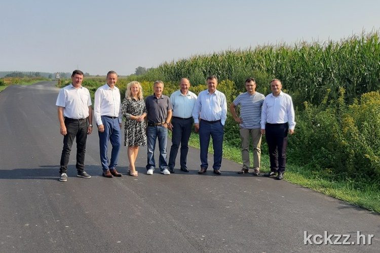Župan Koren sa suradnicima obišao obnovljenu dionicu ceste između Hlebina i naselja Delovi