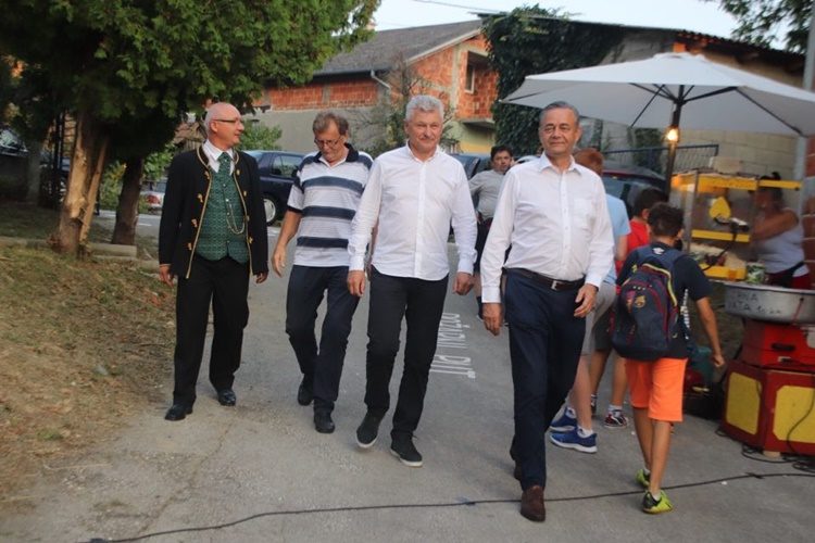 Župan Koren svečano otvorio  tradicionalnu Šljivarijadu u Dropkovcu
