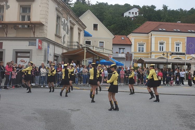 UVOD U TJEDAN KAJKAVSKE KULTURE: Mažoretkinje iz cijele županije stigle u Krapinu