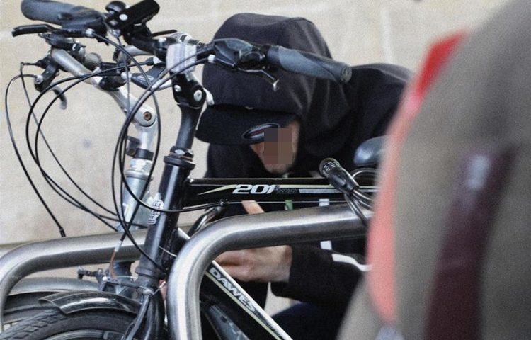 Ukrao nezaključani bicikl, policija upozorava vlasnike