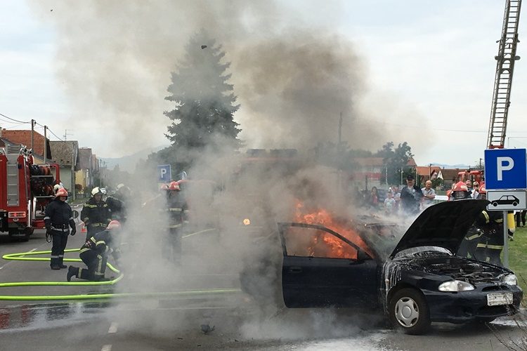 MURSKO SREDIŠĆE Uslijed vožnje, 20-godišnjaku se zapalio automobil