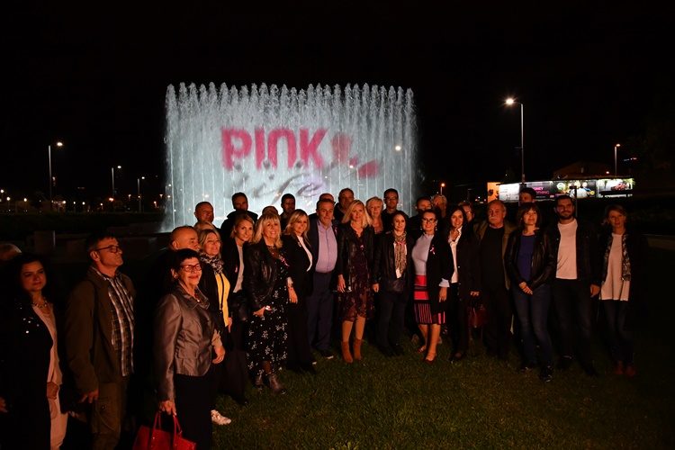 Osvjetljavanje zagrebačkih  fontana u povodu Mjeseca borbe protiv karcinoma dojke
