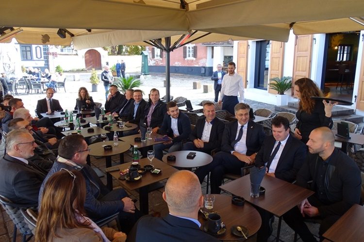 Predsjednik Vlade i HDZ-a Plenković s članovima stranke u Varaždinu: Još jedna potvrda potpore projektima