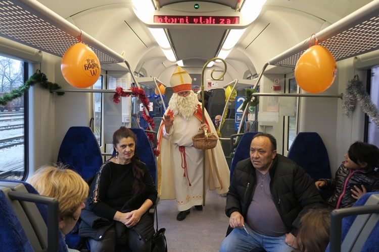 Sveti Nikola darivao djecu u božićnom vlaku – nikad veselija vožnja od Čakovca do Donjeg Kraljevca!