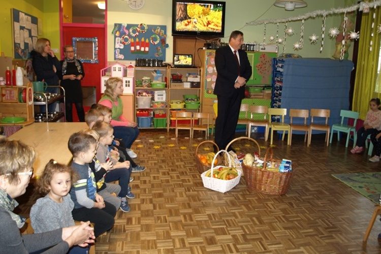 Sveti Nikola i gradonačelnik Brlek posjetili Dječji vrtić Kesten