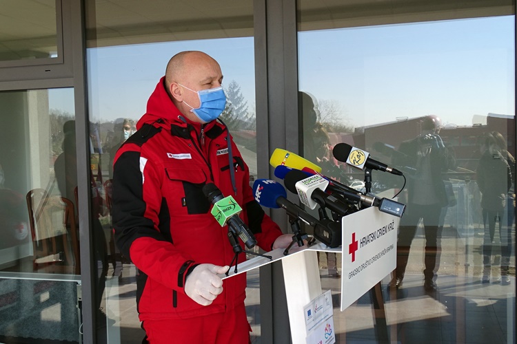 Čelnici Crvenog križa i MUP-a obišli Krapinu kako bi pružili podršku volonterima
