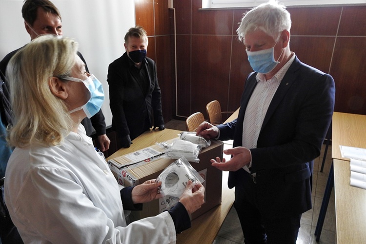 Varaždinski rotarijanci donirali dodatnih 200 zaštitnih maski FFP2 Općoj bolnici Varaždin