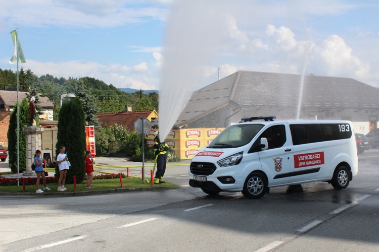 LEPOGLAVA Nabavljeno još jedno vatrogasno vozilo, u Kamenicu stigao novi vatrogasni kombi
