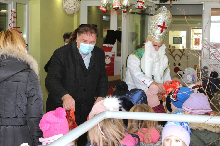 Grad Lepoglava darovima razveselio brojnu djecu