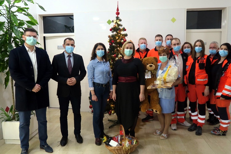 ČAKOVEC: Gradonačelnica Cividini i župan Posavec u novogodišnjoj noći obišli hitne službe i poželjeli im što manje intervencija