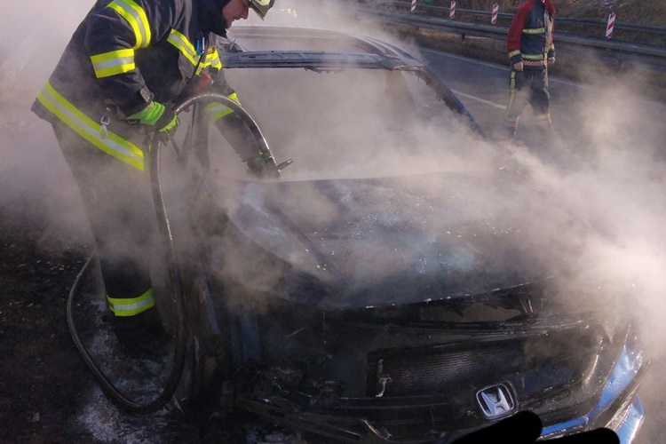 U zagrebačkom Vrapču izgorio osobni automobil