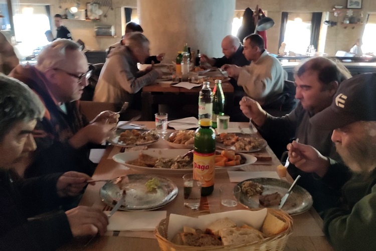 DIVNA GESTA Zagrebački restoran beskućnike počastio novogodišnjim ručkom