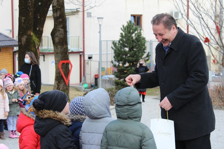 Gradonačelnik Škvarić s lepoglavskim mališanima proslavio Dan zaljubljenih: Neka vam ljubav bude vodilja u životu koji je pred vama