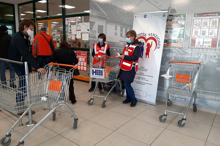 Nesebični Koprivničani za Socijalnu samoposlugu donirali čak 81 kilogram prehrambenih namirnica i brojne higijenske potrepštine